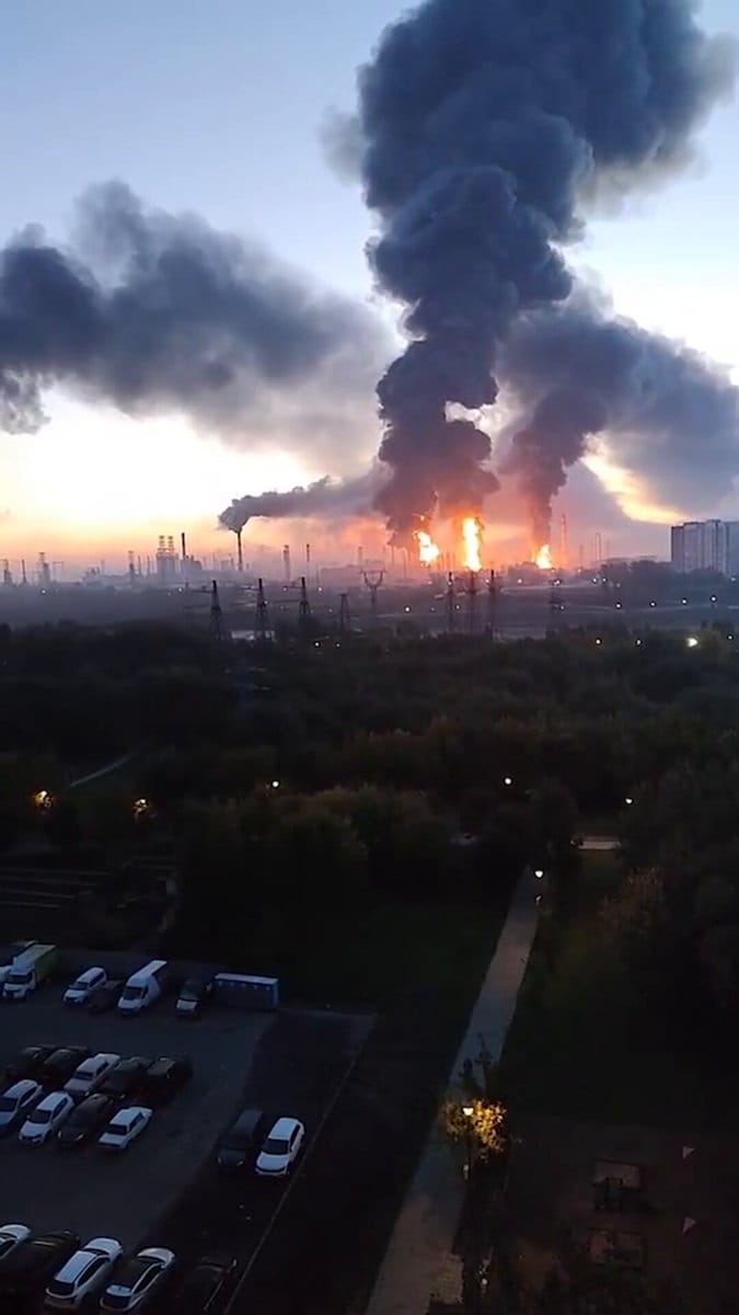 Zelenskyy Says Ukrainian Long-Range Strikes Hit Russian Oil and Logistics Facilities